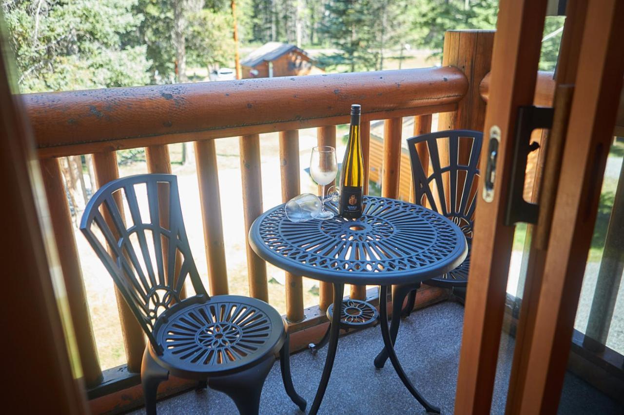 Castle Mountain Chalets Dış mekan fotoğraf