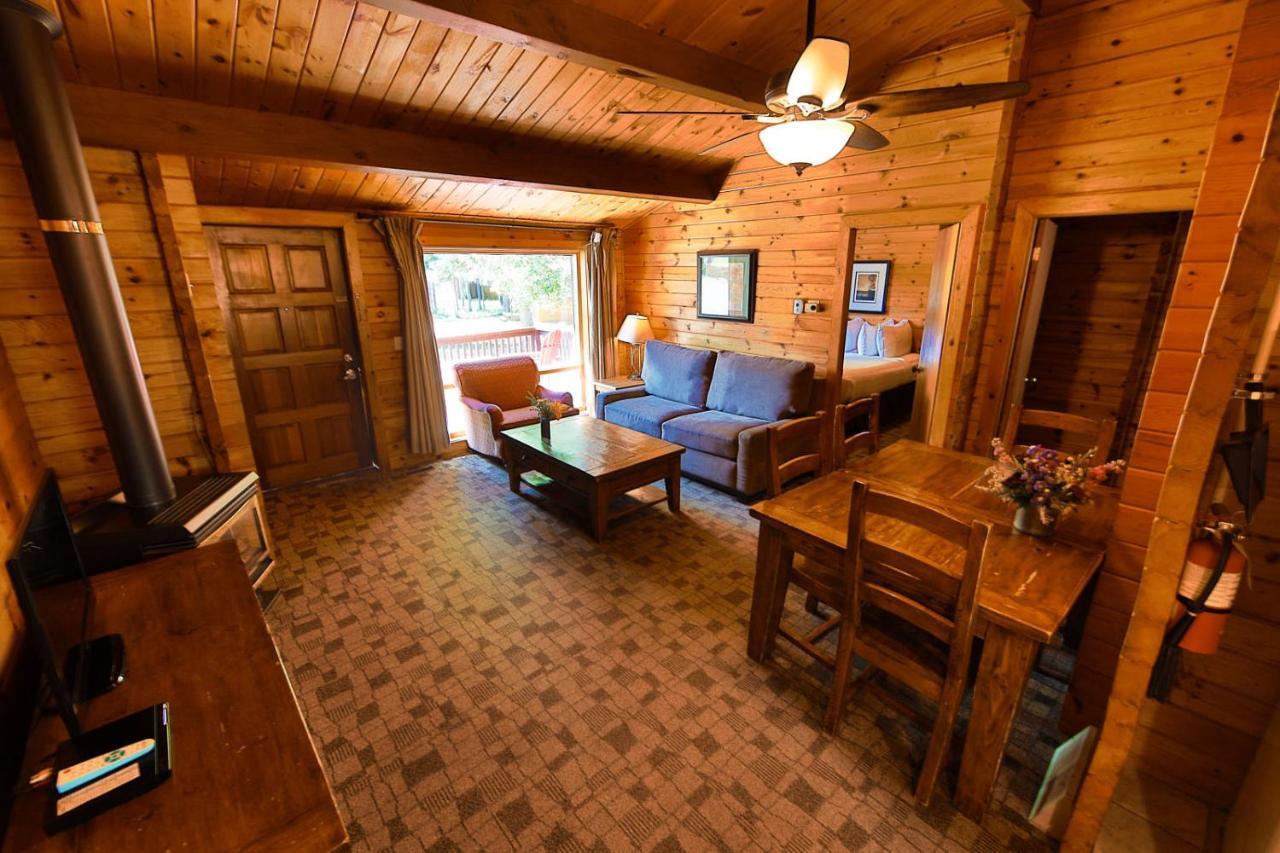 Castle Mountain Chalets Dış mekan fotoğraf