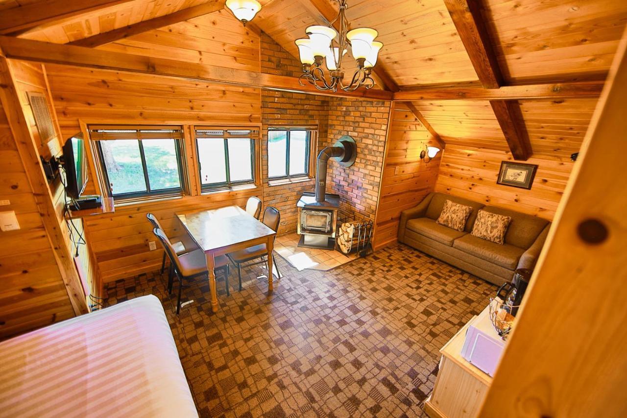 Castle Mountain Chalets Dış mekan fotoğraf