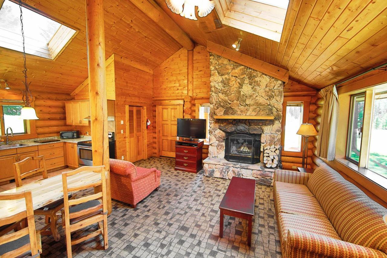 Castle Mountain Chalets Dış mekan fotoğraf
