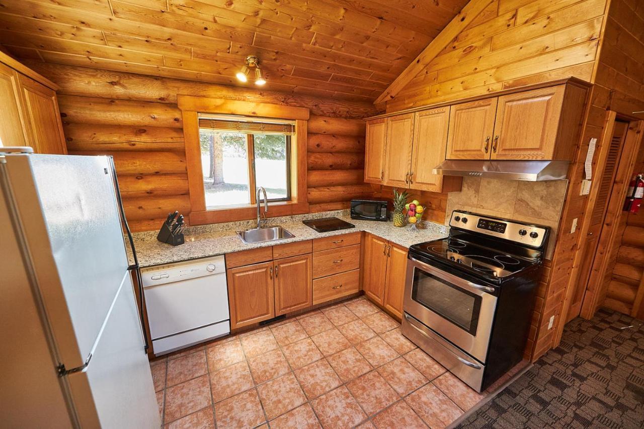 Castle Mountain Chalets Dış mekan fotoğraf