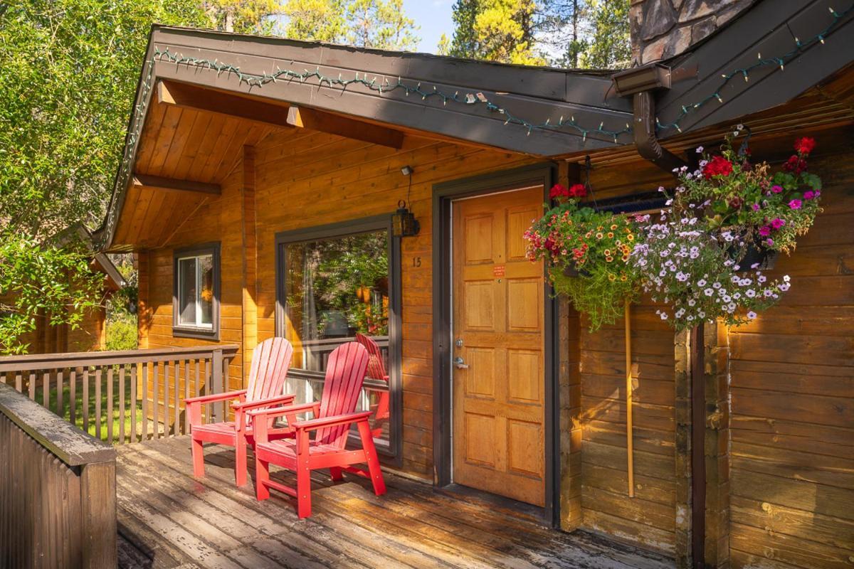 Castle Mountain Chalets Dış mekan fotoğraf