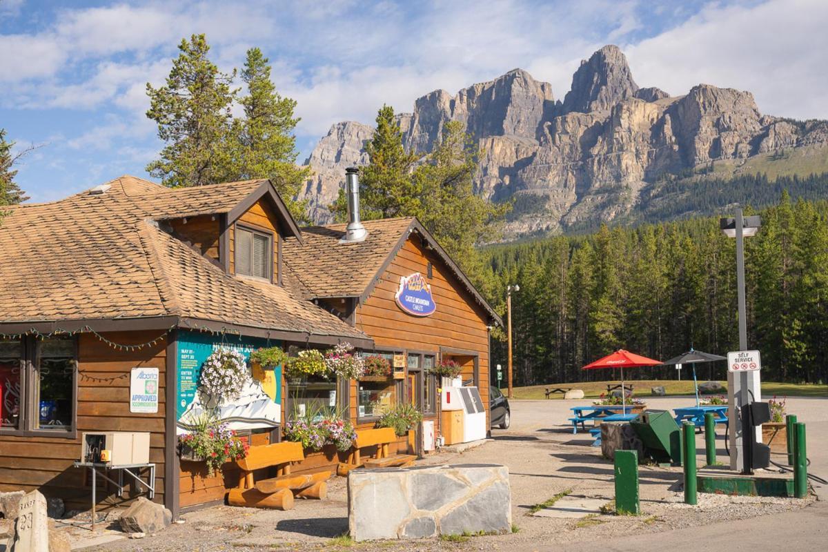 Castle Mountain Chalets Dış mekan fotoğraf