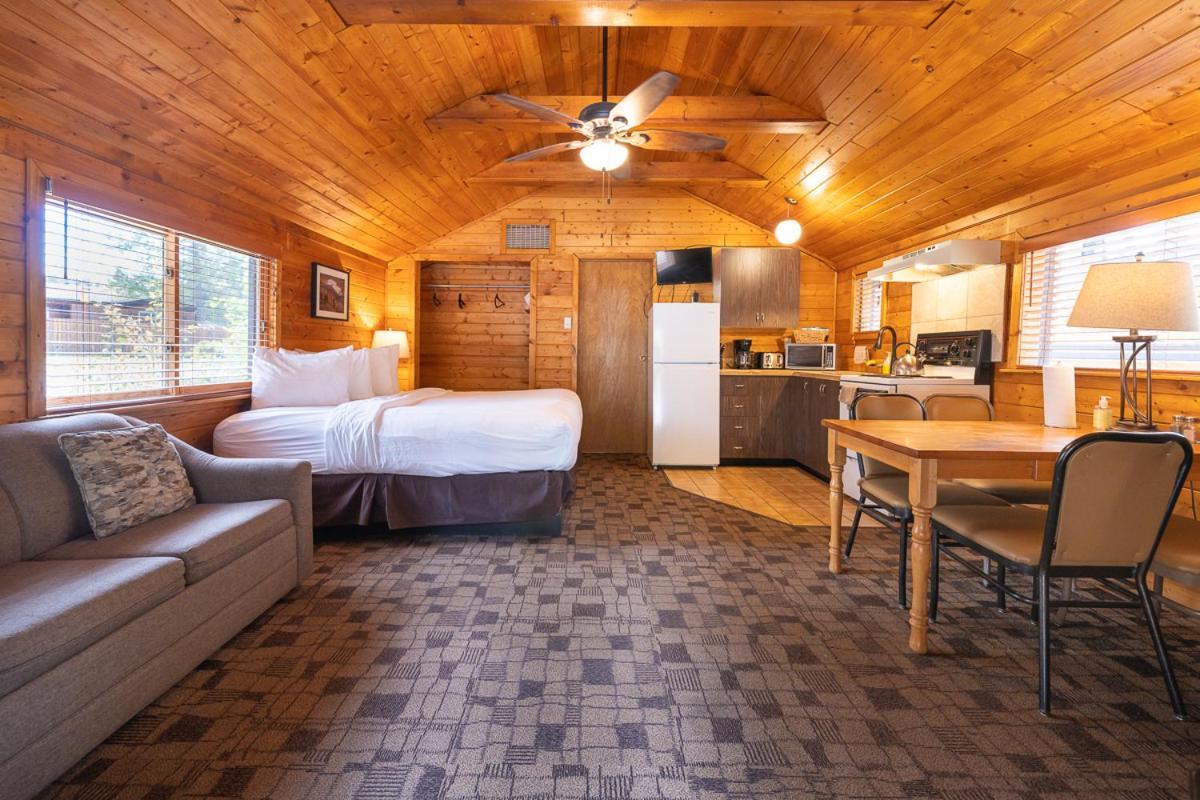 Castle Mountain Chalets Dış mekan fotoğraf