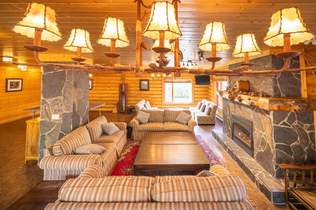 Castle Mountain Chalets Dış mekan fotoğraf