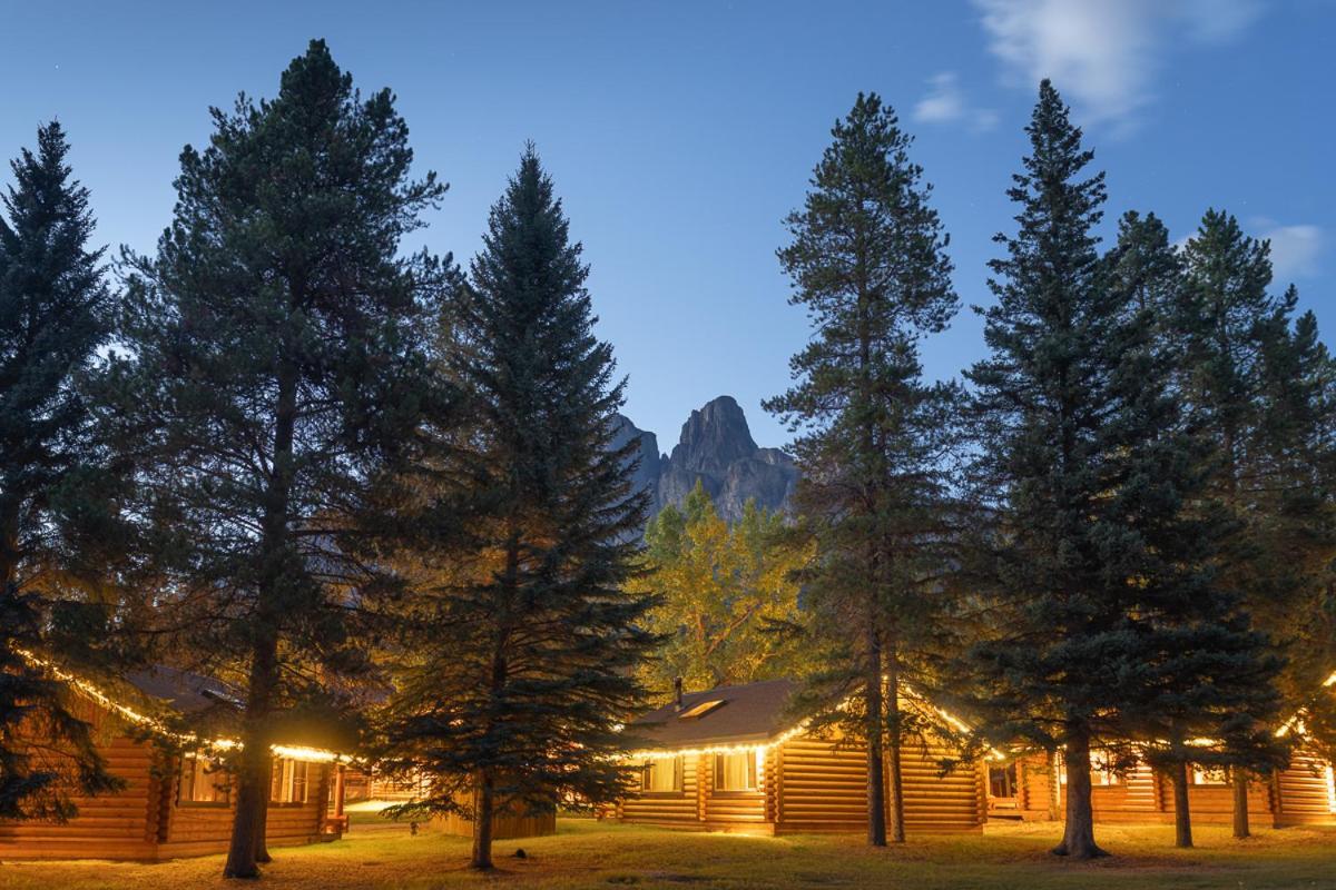 Castle Mountain Chalets Dış mekan fotoğraf