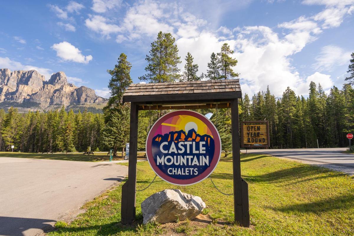 Castle Mountain Chalets Dış mekan fotoğraf