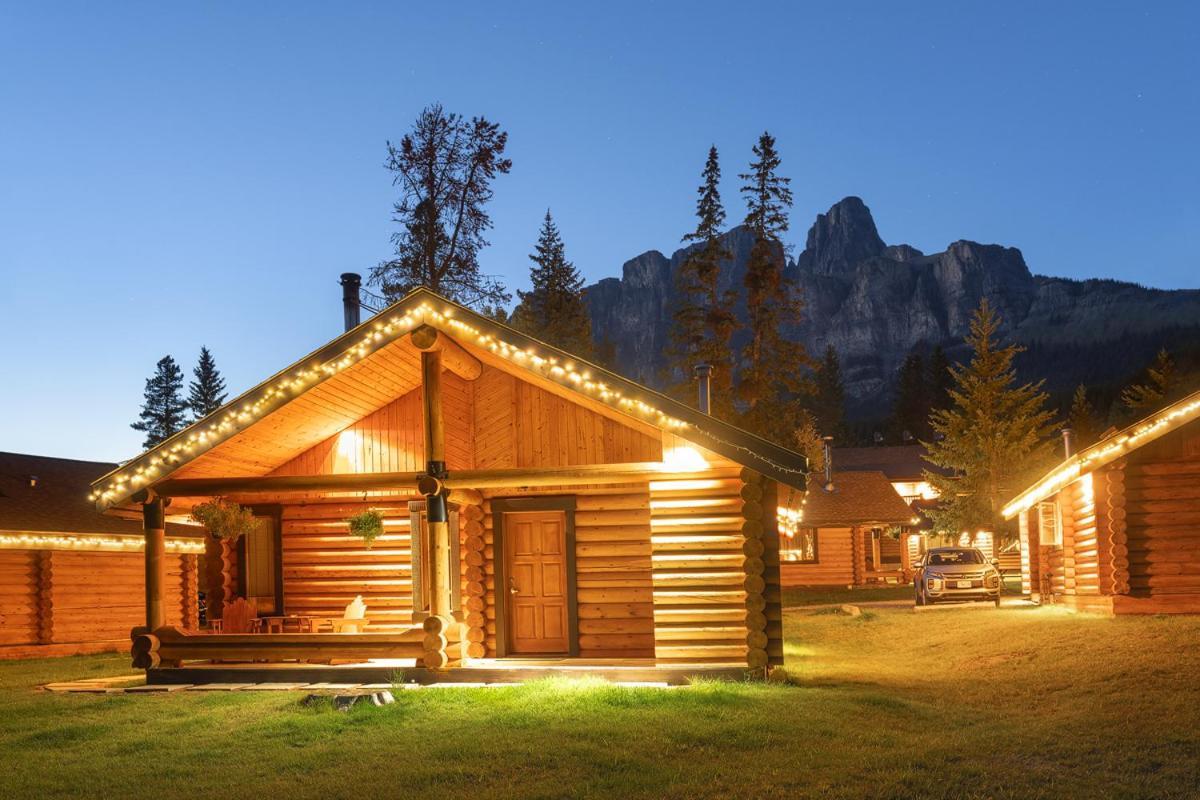Castle Mountain Chalets Dış mekan fotoğraf