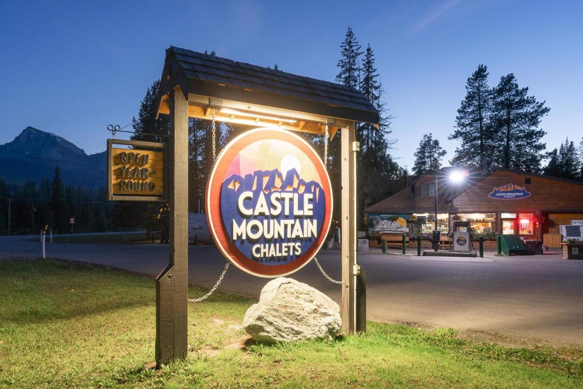 Castle Mountain Chalets Dış mekan fotoğraf