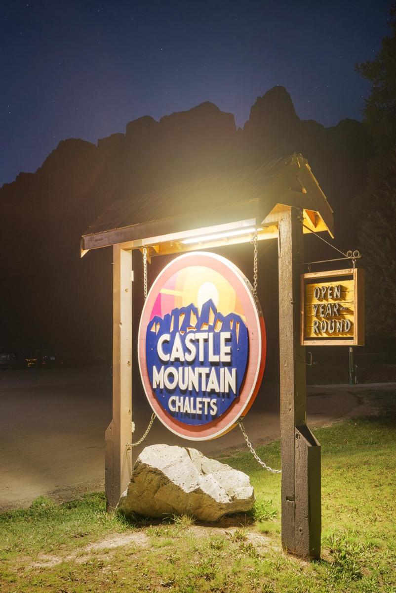 Castle Mountain Chalets Dış mekan fotoğraf