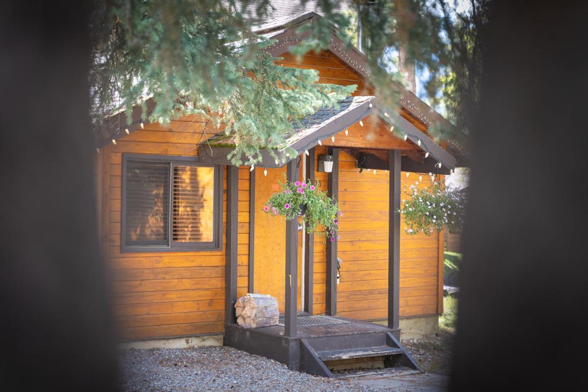 Castle Mountain Chalets Dış mekan fotoğraf